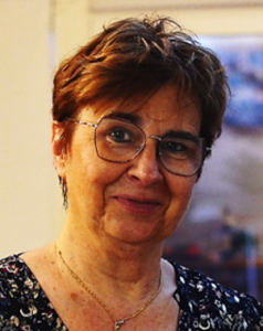 Lady with short hair and glasses